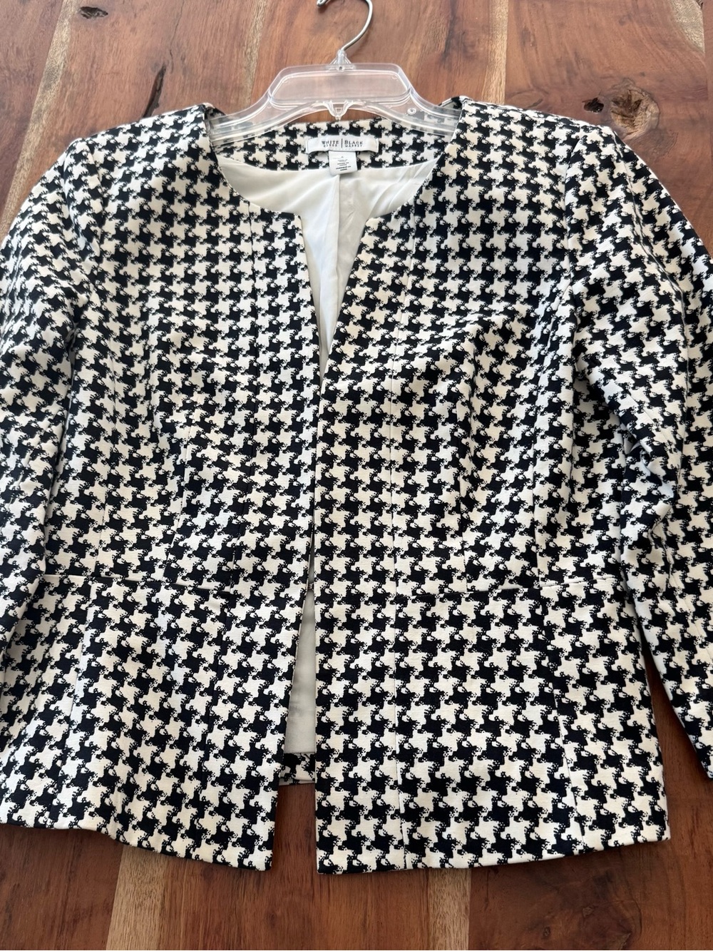 White House Black Market Black & White Houndstooth Collarless Blazer